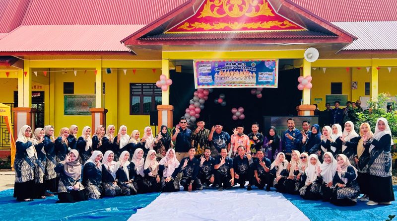 SMA Negeri 19 Pekanbaru genap berusia tiga tahun. Sekolah yang lahir di tengah tantangan pandemi Covid-14 ini merayakan hari jadinya dengan penuh rasa syukur dan kemeriahan di aula sekolah. (Foto: Humas SMAN 19 Pekanbaru)
