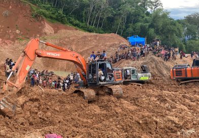 Peristiwa tragis melanda lokasi penambangan emas tradisional di Sintuk, Jorong Taratak Betung, Nagari Padang Laweh, Kecamatan Koto VII, Kabupaten Sijunjung. Tebing di area penambangan tiba-tiba longsor dan menimbun sembilan orang pekerja hingga meninggal dunia pada Kamis (14/5/2026) siang. (Foto: IST/Chris Gangga Lala Pari)