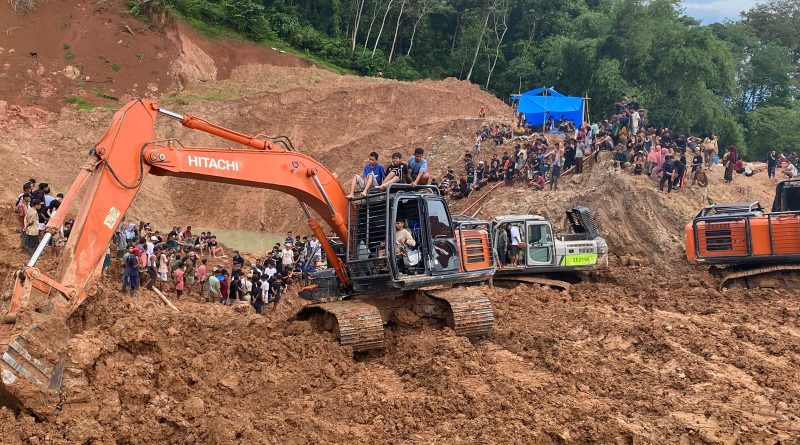 Peristiwa tragis melanda lokasi penambangan emas tradisional di Sintuk, Jorong Taratak Betung, Nagari Padang Laweh, Kecamatan Koto VII, Kabupaten Sijunjung. Tebing di area penambangan tiba-tiba longsor dan menimbun sembilan orang pekerja hingga meninggal dunia pada Kamis (14/5/2026) siang. (Foto: IST/Chris Gangga Lala Pari)