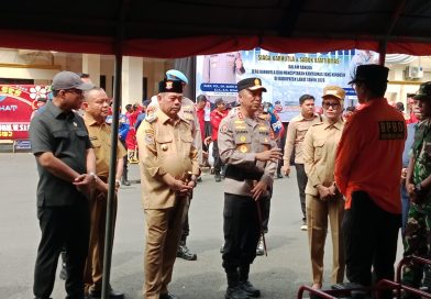 Kapolda Sumatera Selatan, Irjen Pol Dr. Sandi Nugroho, S.I.K., S.H., M.Hum., memimpin langsung Apel Besar Kesiapsiagaan Bencana Kebakaran Hutan dan Lahan (Karhutla) serta Sabuk Kamtibmas Kabupaten Lahat 2026. (Foto: IST/Heri Susanto)