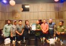 Dewan Pimpinan Pusat (DPP) Asosiasi Keluarga Pers Indonesia (AKPERSI) mengambil langkah strategis dalam memperkuat struktur organisasinya hingga ke tingkat daerah. Ketua Umum AKPERSI menyerahkan langsung Surat Keputusan (SK) penetapan kepada seluruh jajaran pengurus Dewan Pimpinan Daerah (DPD) Provinsi Banten, Minggu (17/5/2026). (Foto: Toby)