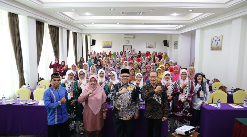Ketua DPRD Provinsi Sumatera Barat, Muhidi, berkomitmen kuat untuk mendorong alokasi anggaran bagi lembaga adat secara berkelanjutan setiap tahun. Penguatan finansial ini salah satunya akan difokuskan bagi organisasi perempuan adat, Bundo Kanduang. (Foto: IST/Novrianto)