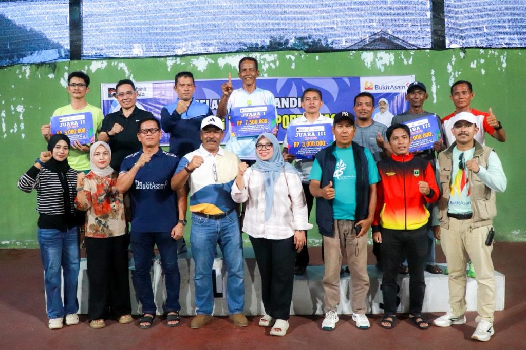 PT Bukit Asam Tbk (PTBA) Ombilin Mining Site menunjukkan komitmennya dalam mendukung kemajuan daerah. Anggota Holding Industri Pertambangan MIND ID ini menyelenggarakan Open Tournament Tennis di Kota Sawahlunto, Sumatera Barat, Kamis (21/5/2026). (Foto: Humas PTBA)