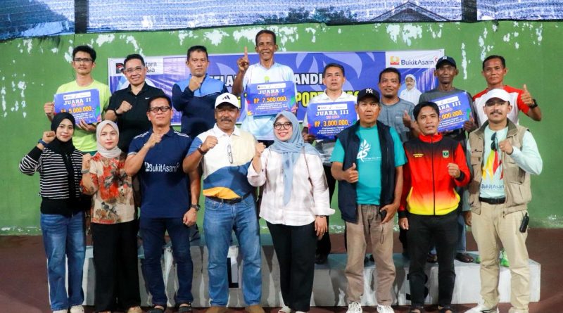 PT Bukit Asam Tbk (PTBA) Ombilin Mining Site menunjukkan komitmennya dalam mendukung kemajuan daerah. Anggota Holding Industri Pertambangan MIND ID ini menyelenggarakan Open Tournament Tennis di Kota Sawahlunto, Sumatera Barat, Kamis (21/5/2026). (Foto: Humas PTBA)