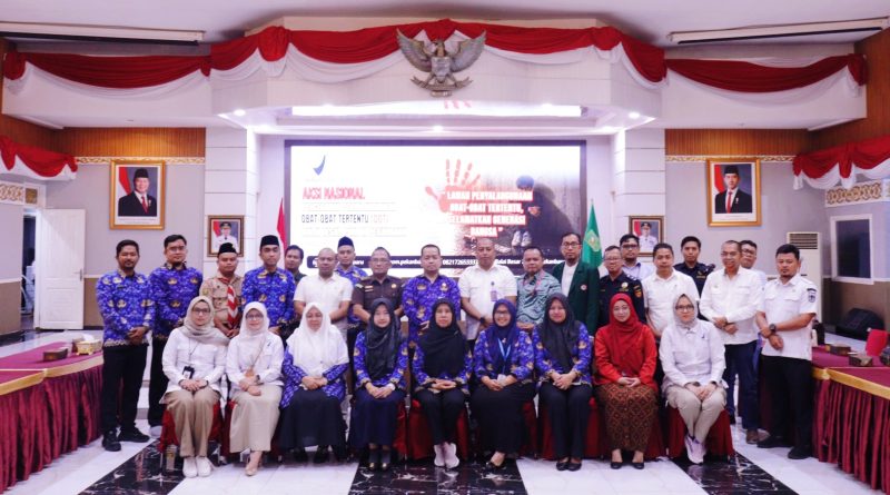Balai Besar Pengawas Obat dan Makanan (BBPOM) di Pekanbaru sukses menyelenggarakan kegiatan "Aksi Nasional Pencegahan Penyalahgunaan Obat-Obat Tertentu (OOT)". Agenda krusial yang dipadukan dengan penandatanganan komitmen bersama ini digelar di Balai Pauh Janggi, Kediaman Gubernur Riau, Rabu (20/5/2026). (Foto: BBPOM Pekanbaru)