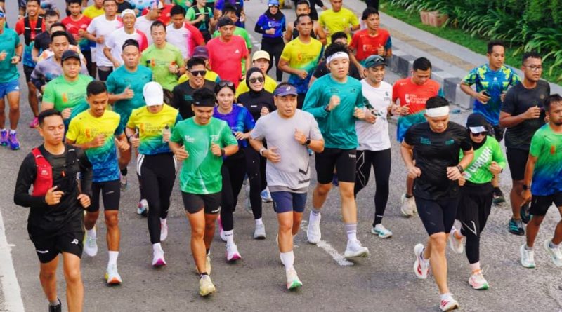 Antusiasme pecinta olahraga lari tanah air dan internasional melonjak tajam. Pendaftaran half marathon Riau Bhayangkara Run 2026 mencatatkan angka fantastis dengan menembus 11.000 peserta dari dalam dan luar negeri hingga Kamis (21/5/2026). (Foto: Humas Polda Riau)