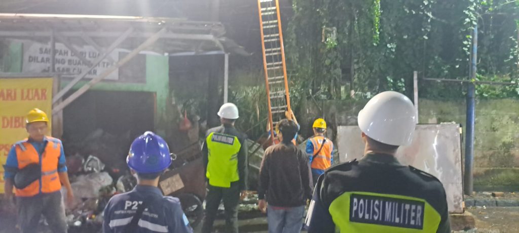Tim gabungan dari PLN UP3 Bogor bersama Korem 061/SK, Kodim 0621/Bogor, Denpom III/1-3 Cibinong, Polres Bogor, dan Koramil Sukaraja menggelar operasi Penertiban Pemakaian Tenaga Listrik (P2TL) skala besar. (Foto: IST/Heri Susanto)