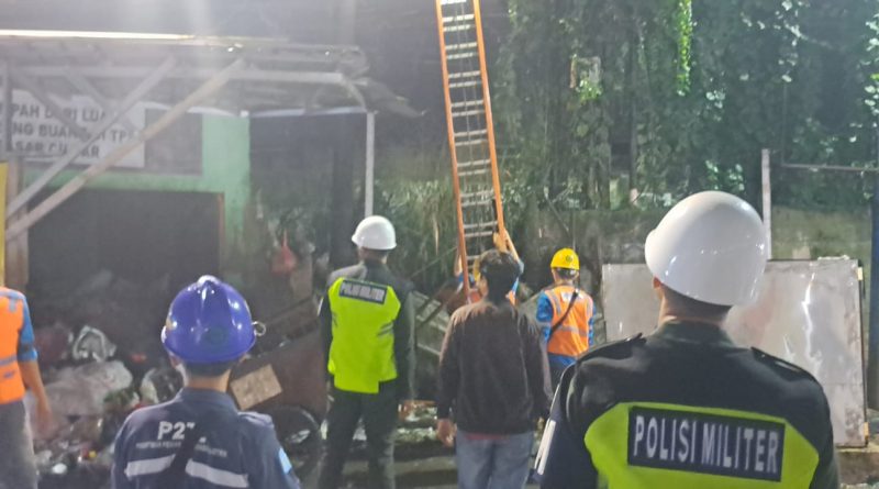 Tim gabungan dari PLN UP3 Bogor bersama Korem 061/SK, Kodim 0621/Bogor, Denpom III/1-3 Cibinong, Polres Bogor, dan Koramil Sukaraja menggelar operasi Penertiban Pemakaian Tenaga Listrik (P2TL) skala besar. (Foto: IST/Heri Susanto)