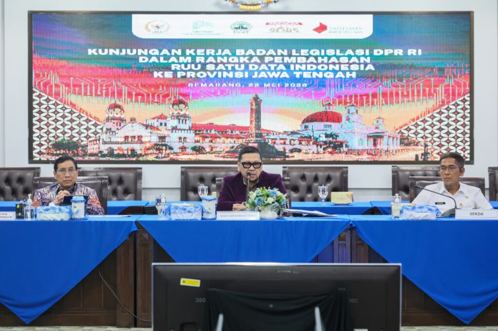 Sekretaris Daerah (Sekda) Provinsi Jawa Tengah, Sumarno, mendorong penuh percepatan integrasi data nasional melalui Rancangan Undang-Undang (RUU) Satu Data Indonesia (SDI) yang disampaikannya saat mewakili Penjabat Gubernur Jawa Tengah menyambut Kunjungan Kerja Badan Legislasi (Baleg) DPR RI di Gedung Gradhika Bhakti Praja, Kantor Gubernur Jawa Tengah, Jumat (22/5/2026). (Foto: Pemprov Jateng)
