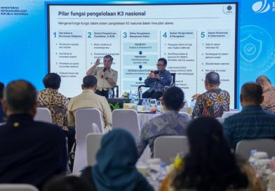 Menteri Ketenagakerjaan Yassierli saat menjadi pemateri dalam kegiatan bertema Menguatkan Peran BPJS Ketenagakerjaan dalam Mengurangi Kecelakaan Kerja di Industri di Jakarta, Jumat (22/5/2026). (Foto: Dok Kemnaker)
