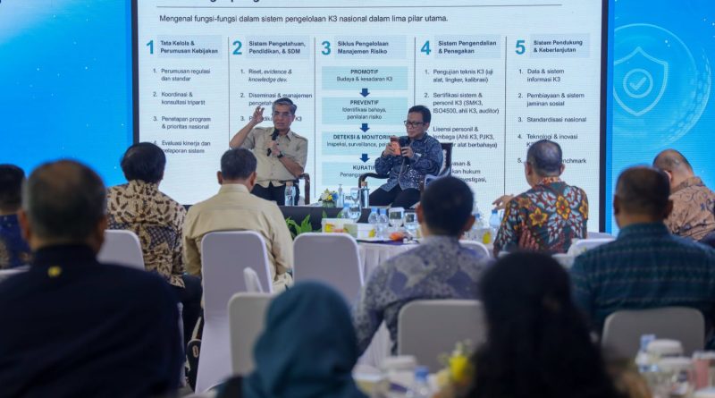 Menteri Ketenagakerjaan Yassierli saat menjadi pemateri dalam kegiatan bertema Menguatkan Peran BPJS Ketenagakerjaan dalam Mengurangi Kecelakaan Kerja di Industri di Jakarta, Jumat (22/5/2026). (Foto: Dok Kemnaker)