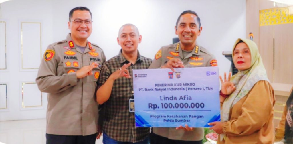 Agenda penyerahan bantuan modal usaha pertanian tersebut dipusatkan di Aula Tuah Sakato Polresta Padang, Jumat (22/5/2026). (Foto: Karo SDM Polda Sumbar)