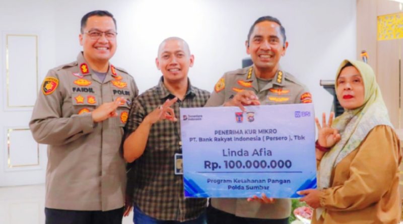 Agenda penyerahan bantuan modal usaha pertanian tersebut dipusatkan di Aula Tuah Sakato Polresta Padang, Jumat (22/5/2026). (Foto: Karo SDM Polda Sumbar)