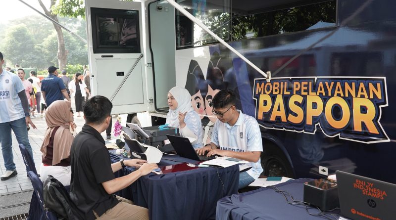 Direktorat Jenderal (Ditjen) Imigrasi melalui Kantor Imigrasi (Kanim) Kelas I Khusus Non TPI Jakarta Barat membuka posko pelayanan paspor langsung di tengah keramaian area Car Free Day (CFD) kawasan Wisma KEIAI, Sudirman, Jakarta, Minggu (24/6/2026). (Foto: Kemen Imipas)