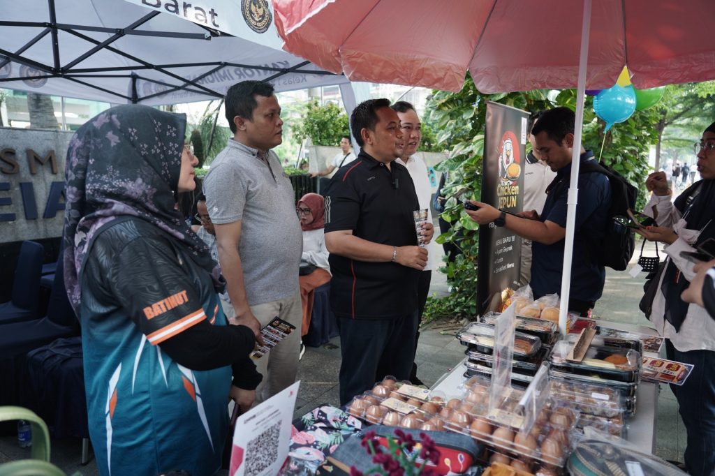 Kementerian Imigrasi dan Pemasyarakatan (Kemenimipas) sukses memperkuat program kemandirian berbasis usaha produktif bagi para Warga Binaan yang dipajang berdampingan dengan layanan paspor pada event Car Free Day (CFD) Jakarta, Minggu (24/5/2026). (Foto: Kemen Imipas)