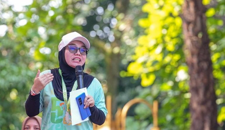 Wakil Menteri Koperasi (Wamenkop), Farida Farichah, menghadiri agenda Fun Run dalam rangka memperingati Hari Lahir (Harlah) Fatayat Nahdlatul Ulama (NU) ke-76 di kawasan Alun-Alun Pasanggrahan, Kabupaten Purwakarta, Minggu (24/5/2026). (Foto: Kemenkop)