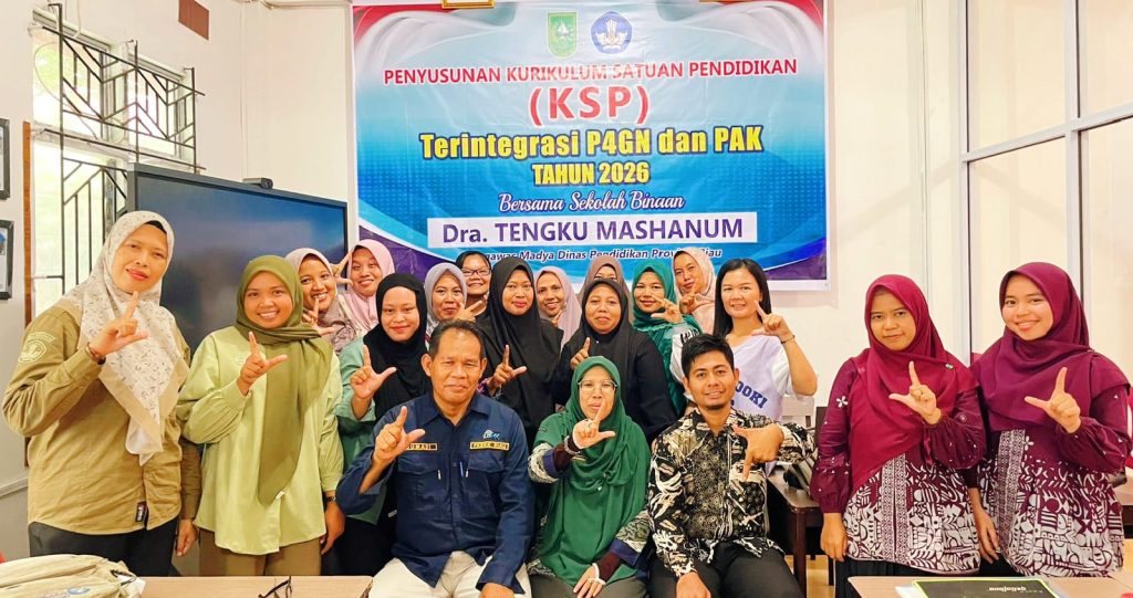 Penyusunan kurikulum ini secara khusus mengintegrasikan program Pencegahan dan Pemberantasan Penyalahgunaan dan Peredaran Gelap Narkoba (P4GN) serta Pendidikan Anti Korupsi (PAK) di Laboratorium Axio SMKS Patria Darma, Sabtu (23/5/2026). (Foto: Dra. Tengku Mashanum)