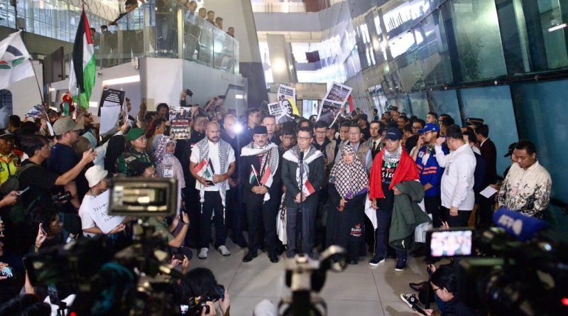 Kementerian Luar Negeri (Kemlu) RI menyampaikan rasa syukur atas kepulangan sembilan Warga Negara Indonesia (WNI) yang tergabung dalam misi kemanusiaan global atas mendaratnya relawan kemanusiaan dari organisasi Global Peace Convoy Indonesia (GPCI), Minggu (24/5/2026). (Foto: Kemlu)