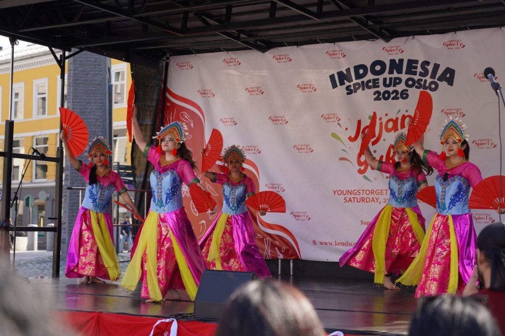 Kedutaan Besar Republik Indonesia (KBRI) di Oslo sukses menggelar festival kebudayaan bertajuk “Indonesia Spice Up Oslo 2026: Jajan Yuk!” yang dipusatkan di alun-alun Youngstorget, Kota Oslo, Norwegia, Sabtu (23/5/2026). (Foto: Kemlu)