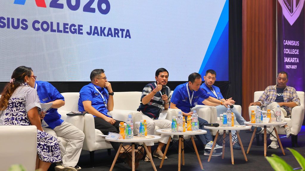 Wakil Menteri Kesehatan (Wamenkes), Dante Saksono Harbuwono, mengungkapkan temuan mengejutkan bahwa kasus diabetes tipe 2 kian marak ditemukan pada usia remaja dalam acara Canisius Health Expo 2026 di Kolese Kanisius, Jakarta, Minggu (24/5/2026). (Foto: Kemenkes RI)