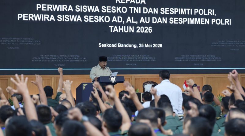 Presiden RI Prabowo Subianto memberikan taklimat khusus kepada seribuan perwira siswa komando dan pimpinan TNI-Polri di Komplek Sekolah Staf dan Komando Angkatan Darat (Seskoad), Kota Bandung, Jawa Barat, Senin (25/5/2026). (Foto: Setkan RI)