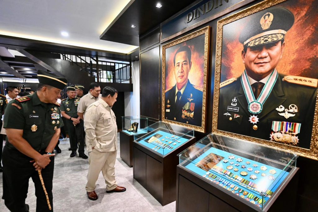 Presiden RI Prabowo Subianto meresmikan renovasi Museum dan Perpustakaan Sekolah Staf dan Komando Angkatan Darat (Seskoad) di Kota Bandung, Provinsi Jawa Barat, Senin (25/5/2026). (Foto: Setkab RI)