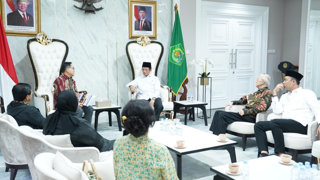 Menteri Agama (Menag), Nasaruddin Umar, menegaskan bahwa rumah ibadah lintas iman memiliki potensi besar dalam memperkuat kohesi sosial saat menerima audiensi pengurus Indonesian Conference on Religion and Peace (ICRP) di Jakarta, Senin (25/5/2026). (Foto: Kemenag RI)