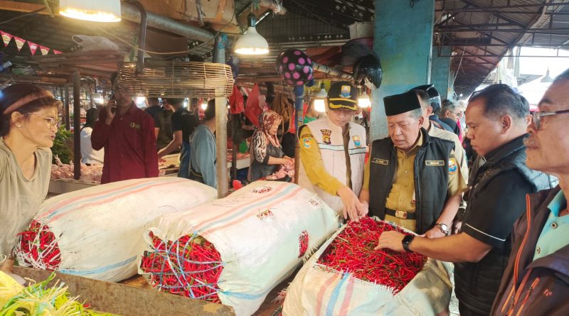 Tim Pengendalian Inflasi Daerah (TPID) Provinsi Jambi menggelar inspeksi mendadak (sidak) untuk memantau harga dan ketersediaan bahan pokok di Pasar Tradisional Angso Duo, Kota Jambi, Selasa (26/5/2026). (Foto: IST/Dewi Yulianti)