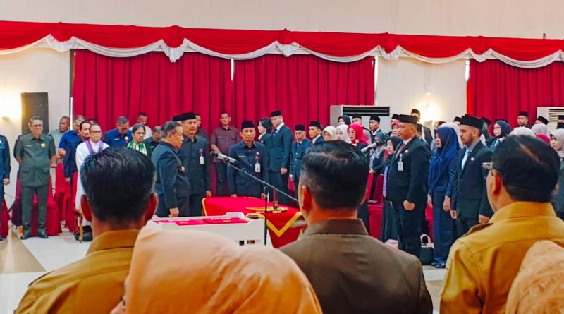 Prosesi pelantikan dan pengambilan sumpah jabatan 77 kepala sekolah yang terdiri dari kepala SMA, SMK, dan SLB negeri dipimpin langsung oleh Pelaksana Tugas (Plt) Gubernur Riau, SF Hariyanto di Gedung Daerah Balai Serindit, Kota Pekanbaru, Selasa (26/5/2026). (Foto: MC Riau)