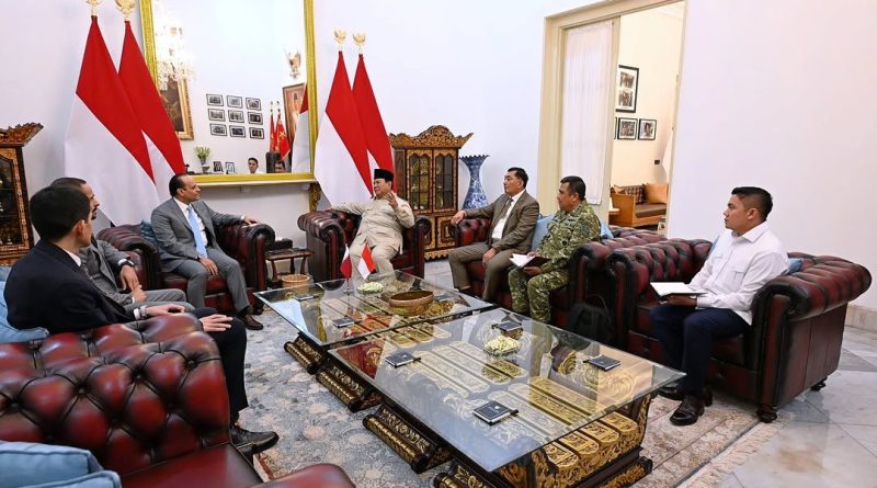 Menteri Pertahanan Republik Indonesia, Sjafrie Sjamsoeddin, mendampingi Presiden RI, Prabowo Subianto, dalam menyambut kunjungan kehormatan dari Wakil Perdana Menteri sekaligus Menteri Negara Urusan Pertahanan Qatar, Sheikh Saoud bin Abdulrahman bin Hassan bin Ali Al Thani di Istana Merdeka, Jakarta, Senin (1/6/2026). (Foto: Kemhan RI)
