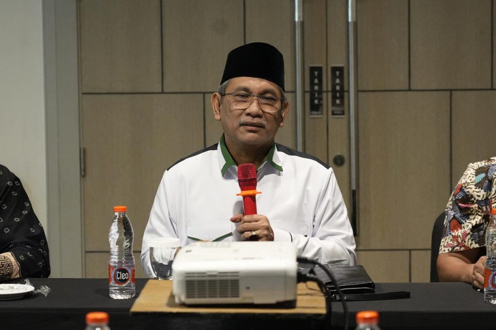 Ketua AHWA, KH. Miftah Faqih pada rapat koordinasi pendaftaran Bakal Calon Anggota Majelis Masyayikh Masa Khidmat 2026-2031. (Foto: Kemenag RI)