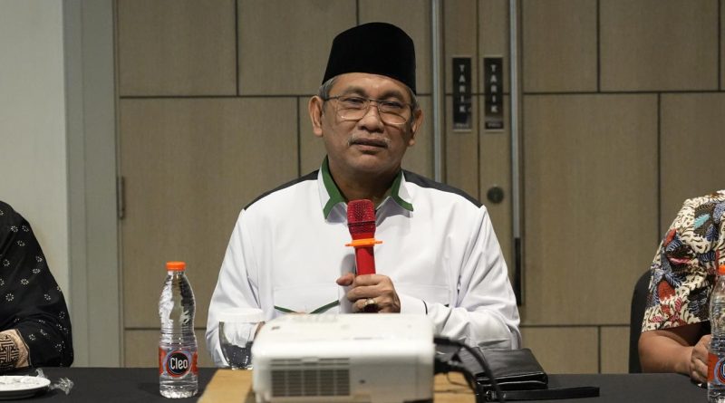 Ketua AHWA, KH. Miftah Faqih pada rapat koordinasi pendaftaran Bakal Calon Anggota Majelis Masyayikh Masa Khidmat 2026-2031. (Foto: Kemenag RI)