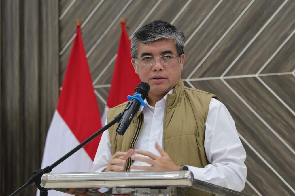Menteri Ketenagakerjaan, Yassierli, menjelaskan bahwa sertifikasi profesi berperan vital dalam mendongkrak daya saing tenaga kerja lokal di pasar global. (Foto: Kemnaker RI)