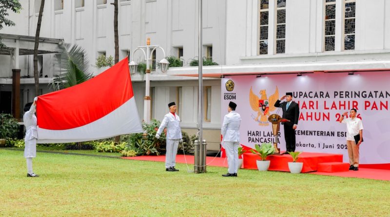Keluarga Besar Kementerian Energi dan Sumber Daya Mineral (ESDM) melaksanakan Apel Peringatan Hari Lahir Pancasila Tahun 2026, Senin (1/6/2026). (Foto: Kemen ESDM RI)