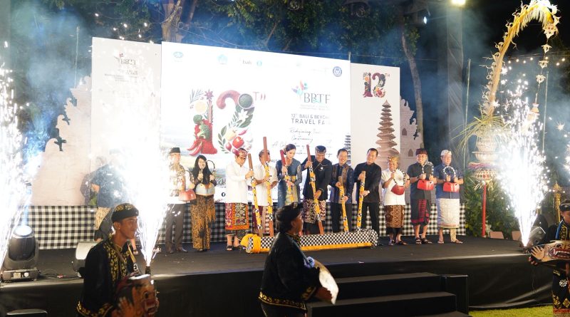Kementerian Pariwisata (Kemenpar) terus bergerak agresif untuk memikat pasar pelancong dunia lewat kesuksesan agenda Mega FAM Trip 2026 bertajuk #GoBeyondOrdinary yang mengundang belasan mitra industri pariwisata mancanegara, Selasa (2/6/2026). (Foto: Kemenpar RI)