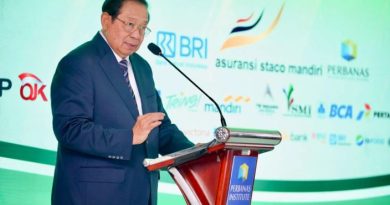 Presiden ke-6 Republik Indonesia, Susilo Bambang Yudhoyono (SBY), hadir sebagai pembicara utama dalam ajang internasional The 4th Proficient Conference di Kampus Institut Perbanas, Jakarta, Selasa (2/6/2026). (Foto: Kemen EKraf RI)