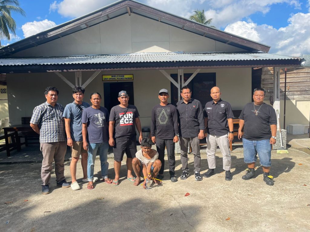 Tim Opsnal Satuan Reserse Kriminal (Satreskrim) Polres Pasaman Barat bergerak cepat menggulung pelaku kriminalitas jalanan, yaitu seorang pemuda berinisial KV (23) di Kecamatan Talamau, Kabupaten Pasaman Barat, Sumatera Barat, Selasa (2/6/2026). (Foto: Humas Polres Pasaman Barat)