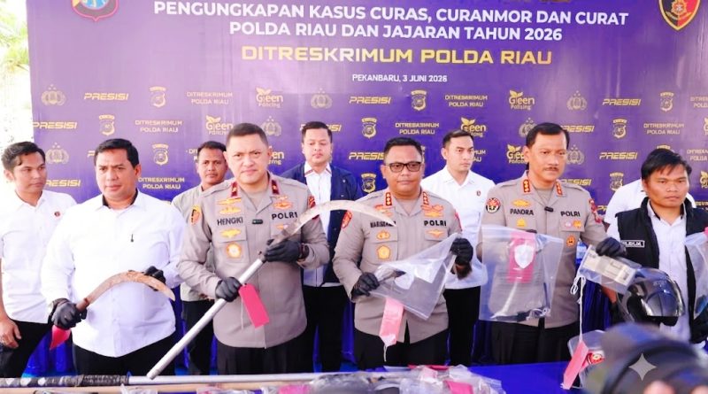 Tim gabungan Korps Bhayangkara tersebut berhasil membongkar total 1.333 kasus kejahatan konvensional C3 (Curat, Curas, dan Curanmor) yang dipaparkan langsung oleh Wakapolda Riau, Brigjen Pol Hengki Haryadi, dalam konferensi pers di Mapolda Riau, Rabu (3/6/2026) siang. (Foto: Bidhumas Polda Riau)