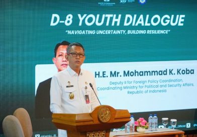 Deputi Bidang Koordinasi Politik Luar Negeri Kemenko Polkam, Duta Besar Mohammad K. Koba, menghadiri agenda diplomasi kepemudaan berskala global yang bertajuk Preliminary Discussion D-8 Youth Dialogue tersebut diselenggarakan di Kampus Universitas Airlangga (Unair), Surabaya, Rabu (3/6/2026). (Foto: Kemenko Polkam RI)