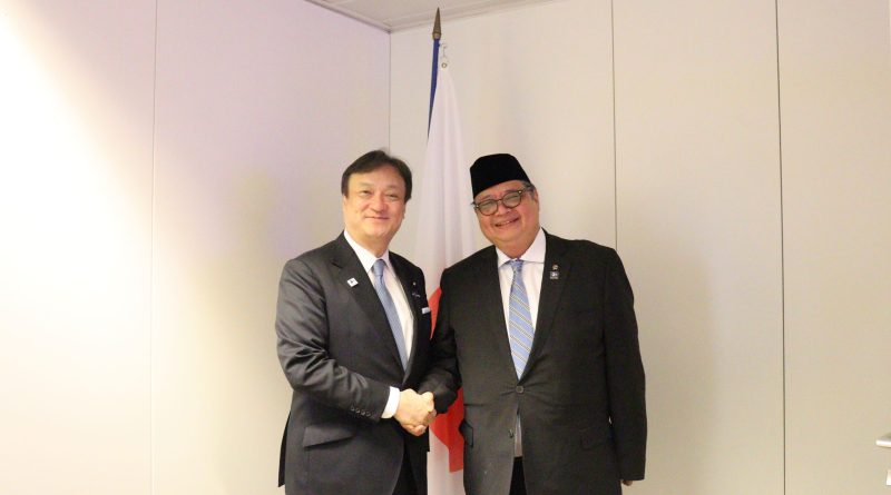 Menteri Koordinator Bidang Perekonomian, Airlangga Hartarto, memperdalam kerja sama bilateral yang komprehensif di berbagai sektor krusial mencakup pengembangan ekosistem kendaraan listrik (Electric Vehicle/EV) dengan Jepang di sela kunjungan kerja di Paris, Prancis, Rabu (3/6/2026). (Foto: Kemenko Perekonomian RI)