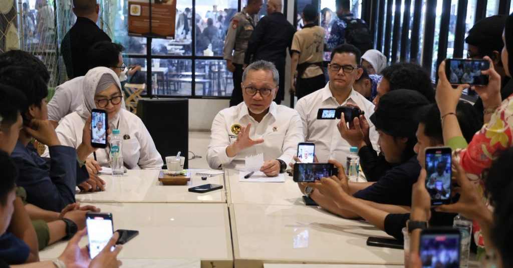 Menteri Koordinator Bidang Pangan, Zulkifli Hasan, menggelar dialog interaktif bersama awak media di Kota Pontianak, Kalimantan Barat, Jumat (5/6/2026). (Foto: Kemenko Pangan RI)