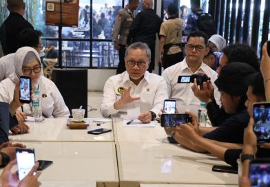 Menteri Koordinator Bidang Pangan, Zulkifli Hasan, menggelar dialog interaktif bersama awak media di Kota Pontianak, Kalimantan Barat, Jumat (5/6/2026). (Foto: Kemenko Pangan RI)