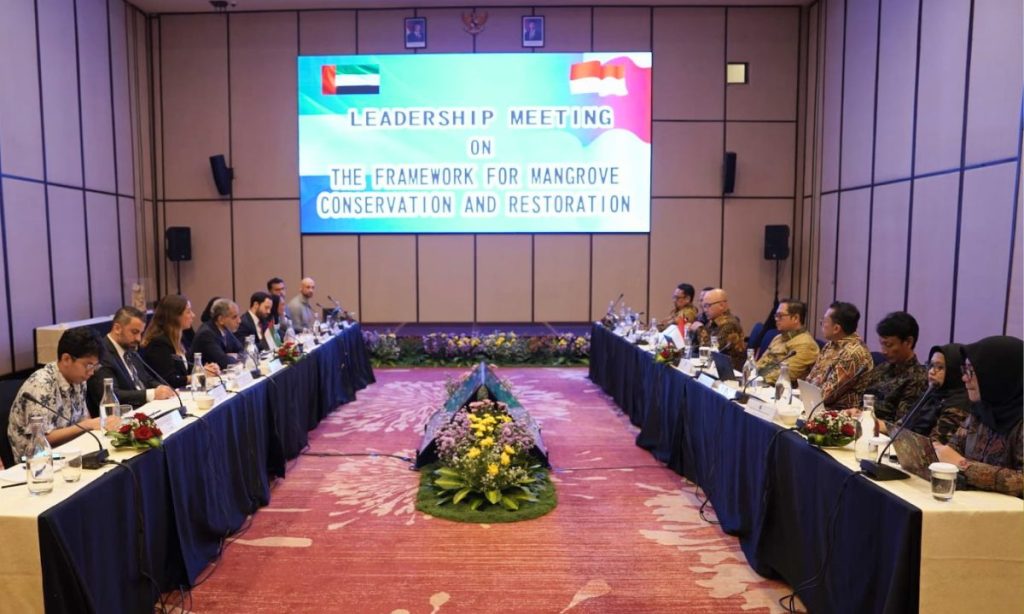 Pemerintah Indonesia melalui Kementerian Koordinator Bidang Pangan memperkuat kerja sama strategis bersama Advance Technology Research Council (ATRC) Uni Emirat Arab (UAE) yang berfokus pada pemanfaatan teknologi untuk mendukung restorasi dan konservasi hutan mangrove nasional melalui pelaksanaan Leadership Meeting dan pemarafan Letter of Intent (LoI) yang digelar di Bali, Jumat (5/6/2026). (Foto: Kemenko Pangan RI)
