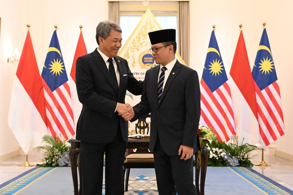 Indonesia dan Malaysia mempertegan hubungan diplomatiknya Pertemuan ke-17 Joint Commission for Bilateral Cooperation (JCBC) Indonesia-Malaysia yang digelar di Gedung Kementerian Luar Negeri, Jakarta, Kamis (4/6/2026). (Foto: Kemlu RI)