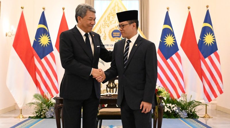 Indonesia dan Malaysia mempertegan hubungan diplomatiknya Pertemuan ke-17 Joint Commission for Bilateral Cooperation (JCBC) Indonesia-Malaysia yang digelar di Gedung Kementerian Luar Negeri, Jakarta, Kamis (4/6/2026). (Foto: Kemlu RI)