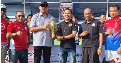 Demam pesta akbar sepak bola dunia turut menjangkiti iklim olahraga di Sumatra Barat. Momentum global tersebut dimanfaatkan secara taktis oleh Jaringan Pemimpin Redaksi Sumbar (JPS) dengan menggelar turnamen sepak bola bertajuk JPS Cup. (Foto: IST/Novrianto)