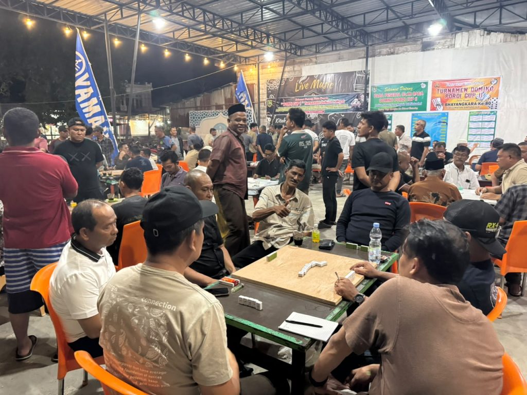 Meriahkan Hari Ulang Tahun (HUT) Bhayangkara ke-80, Turnamen Domino PORDI Cup II yang digelar di Gedung Sekretariat Persatuan Olahraga Domino Indonesia (PORDI) Kota Subulussalam Desa Subulussalam Utara, Kecamatan Simpang Kiri, Sabtu (6/6/2026) malam. (Foto: IST/M. Akbar)