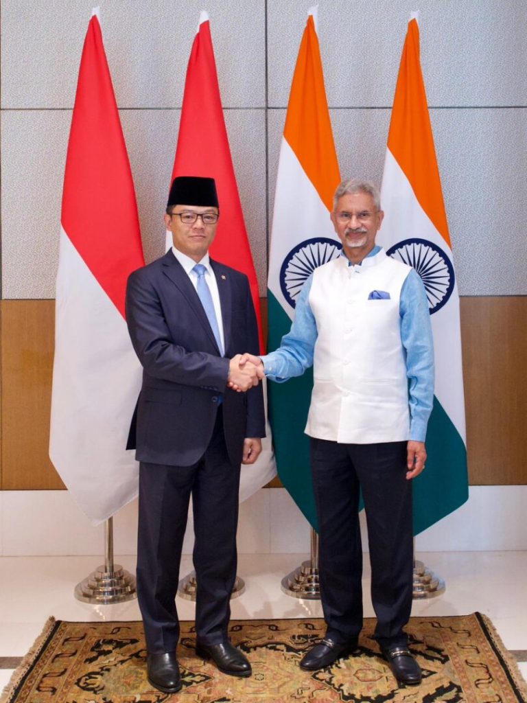 Menteri Luar Negeri RI Sugiono bersama Menteri Luar Negeri India, Dr. Subrahmanyam Jaishankar dalam Pertemuan Komisi Bersama (Joint Commission Meeting/JCM) ke-8 yang digelar di New Delhi, India, Minggu (7/6/2026). (Foto: Kemlu RI)