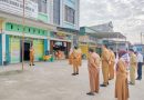 epala Cabang Wilayah III (Kacabwil III), Zul Anshari, S.Sos., M.Si., memimpin langsung jalannya apel Senin pagi yang khidmat di halaman Kantor Cabwil III Pekanbaru, Senin (8/6/2026). (Foto: Humas Cabwil III Disdik Riau)