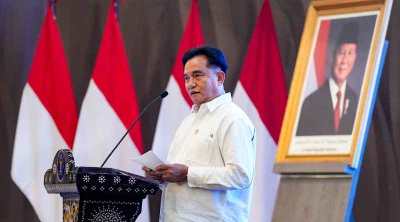 Menteri Koordinator Bidang Hukum, HAM, Imigrasi, dan Pemasyarakatan, Yusril Ihza Mahendra, dalam forum pengarahan strategis yang berlangsung di Graha Pengayoman, Gedung Kementerian Hukum, Jakarta, Senin (8/6/2026). (Foto: Kemenko Kumham Imipas RI)